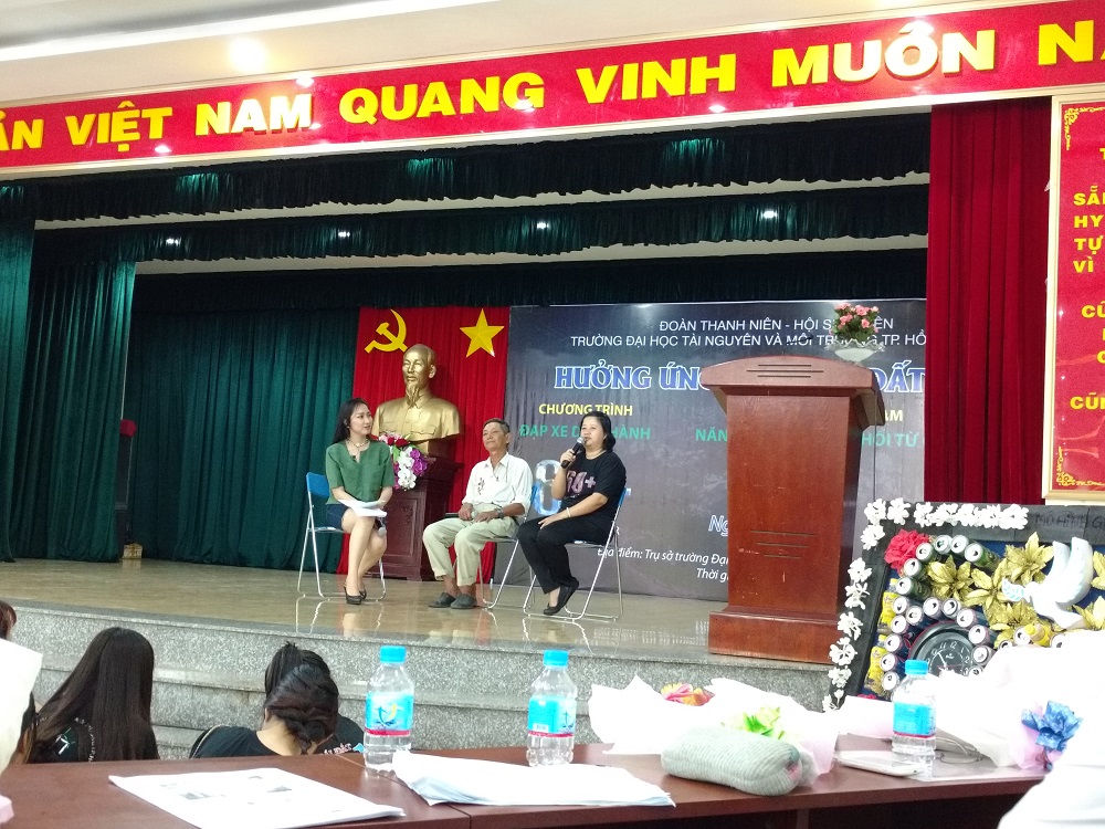 PGS. TS Nguyễn Thị Vân Hà và Nghệ nhân Tống Văn Thơm giao lưu với chương trình