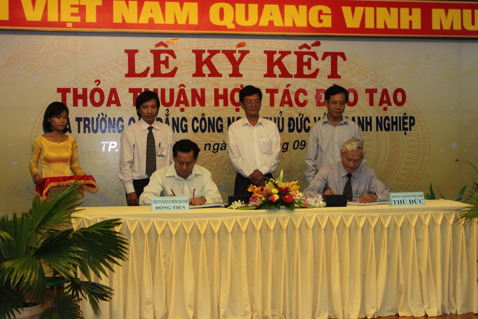 Công ty CP SX Thương Mại Cơ Khí Đồng Tiến