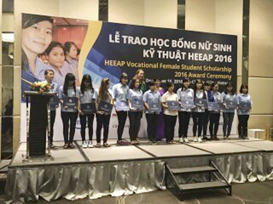 Động lực lớn cho nữ sinh viên kỹ thuật Trường Cao đẳng Công nghệ Thủ Đức từ học bổng HEEAP