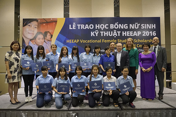 TDC tiếp nhận hồ sơ chương trình học bổng Nữ sinh kỹ thuật HEEAP – Năm 2017