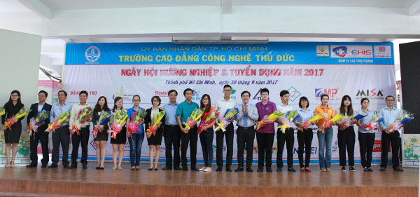 Hơn 2.000 vị trí tuyển dụng tại Ngày hội hướng nghiệp – tuyển dụng năm 2017