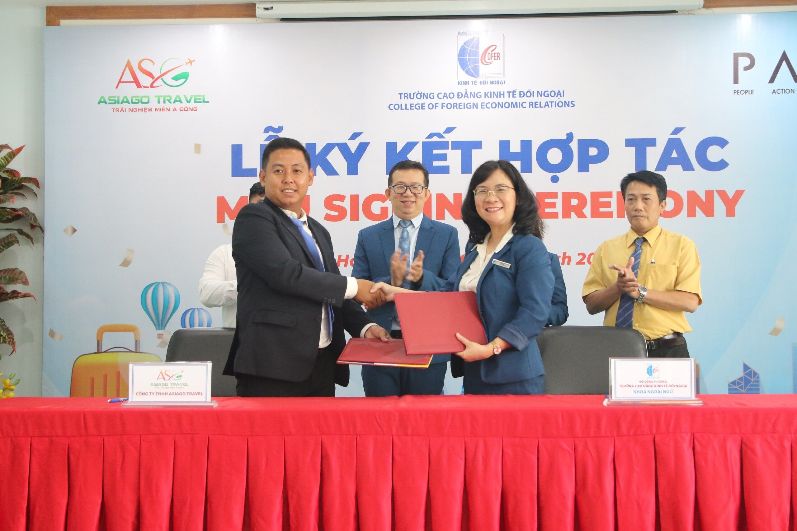 Lễ ký kết hợp tác giữa Khoa Ngoại Ngữ- trường Cao Đẳng Kinh Tế Đối Ngoại với Công Ty TNHH Asiago Travel và Công Ty Cổ Phần PACC