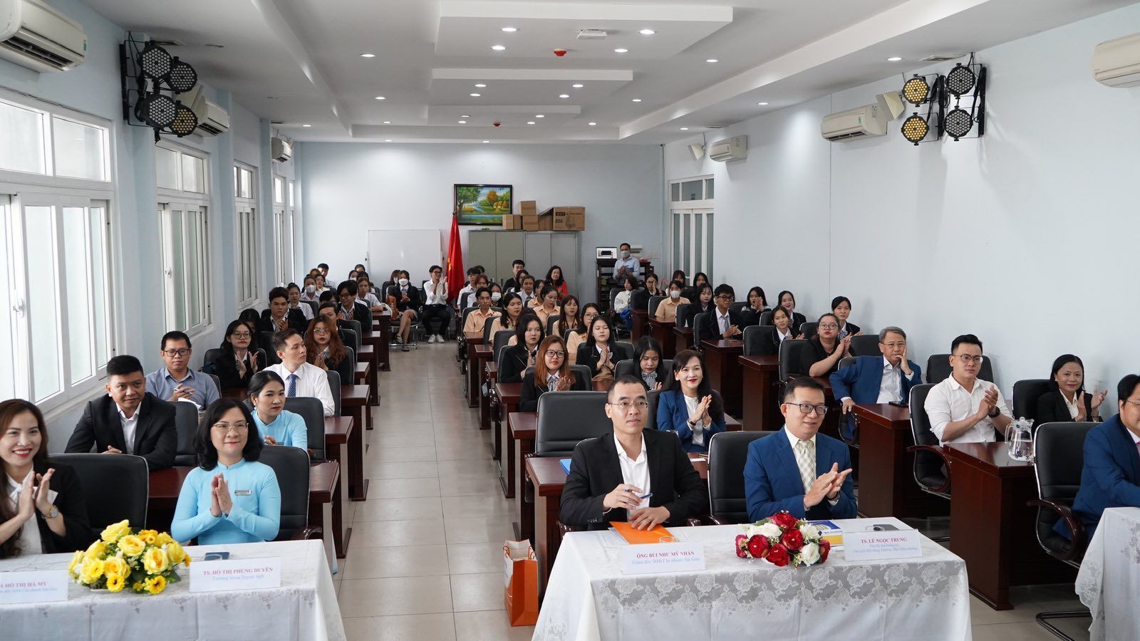 Ký kết hợp tác giữa Khoa Ngoại Ngữ, Trường Cao đẳng Kinh tế Đối ngoại và Ngân hàng Thương Mại Cổ Phần Sài Gòn - Hà Nội, Chi nhánh Sài Gòn