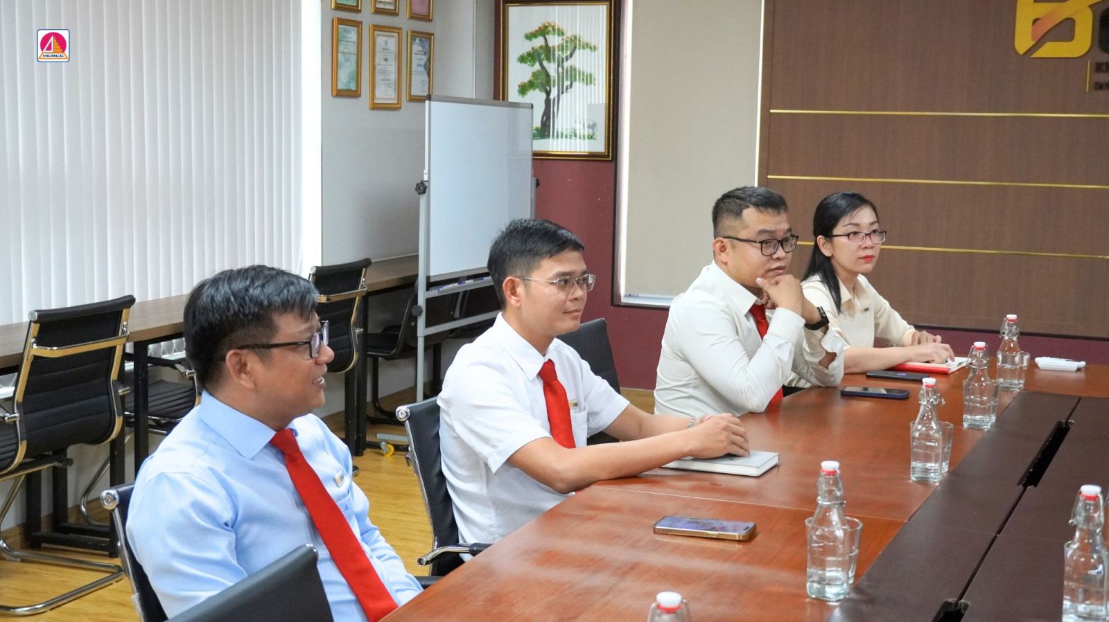 buoi-gap-mat-giua-bcons-services-va-truong-cao-dang-xay-dung-tp-hcm-1