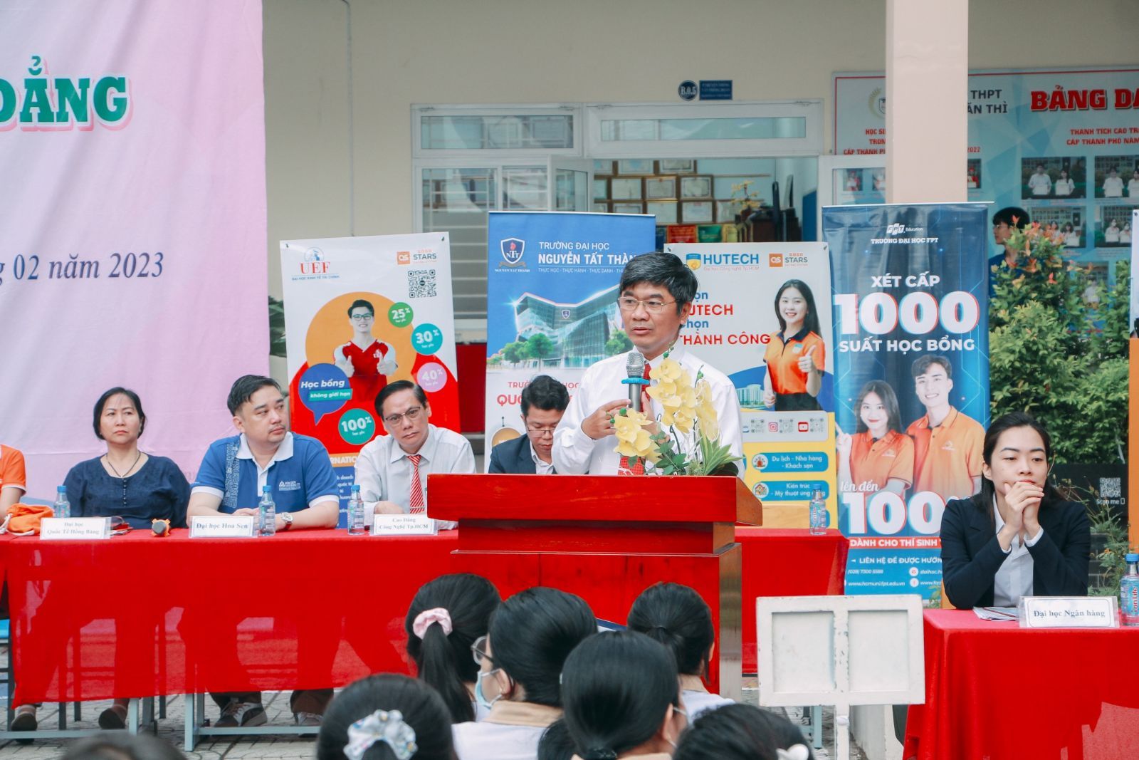 Trường Đại học Giao thông Vận tải Phân hiệu tại TP. Hồ Chí Minh (UTC2) phổ biến những điểm mới của Quy chế thi THPT Quốc gia năm 2023 và tư vấn ngành nghề cho các em học trường THPT Dương Văn Thì