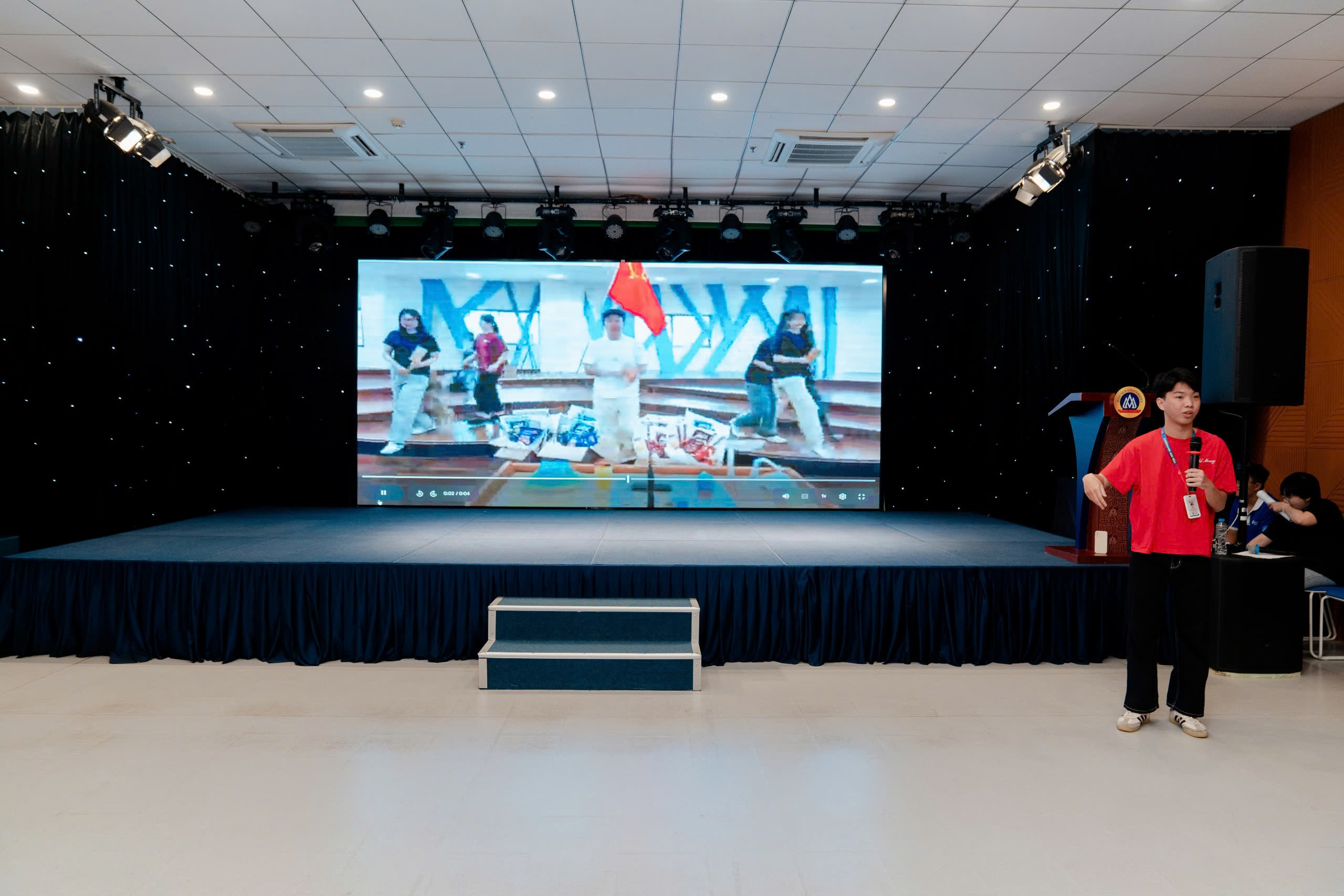 d653992e94f418aa41e524