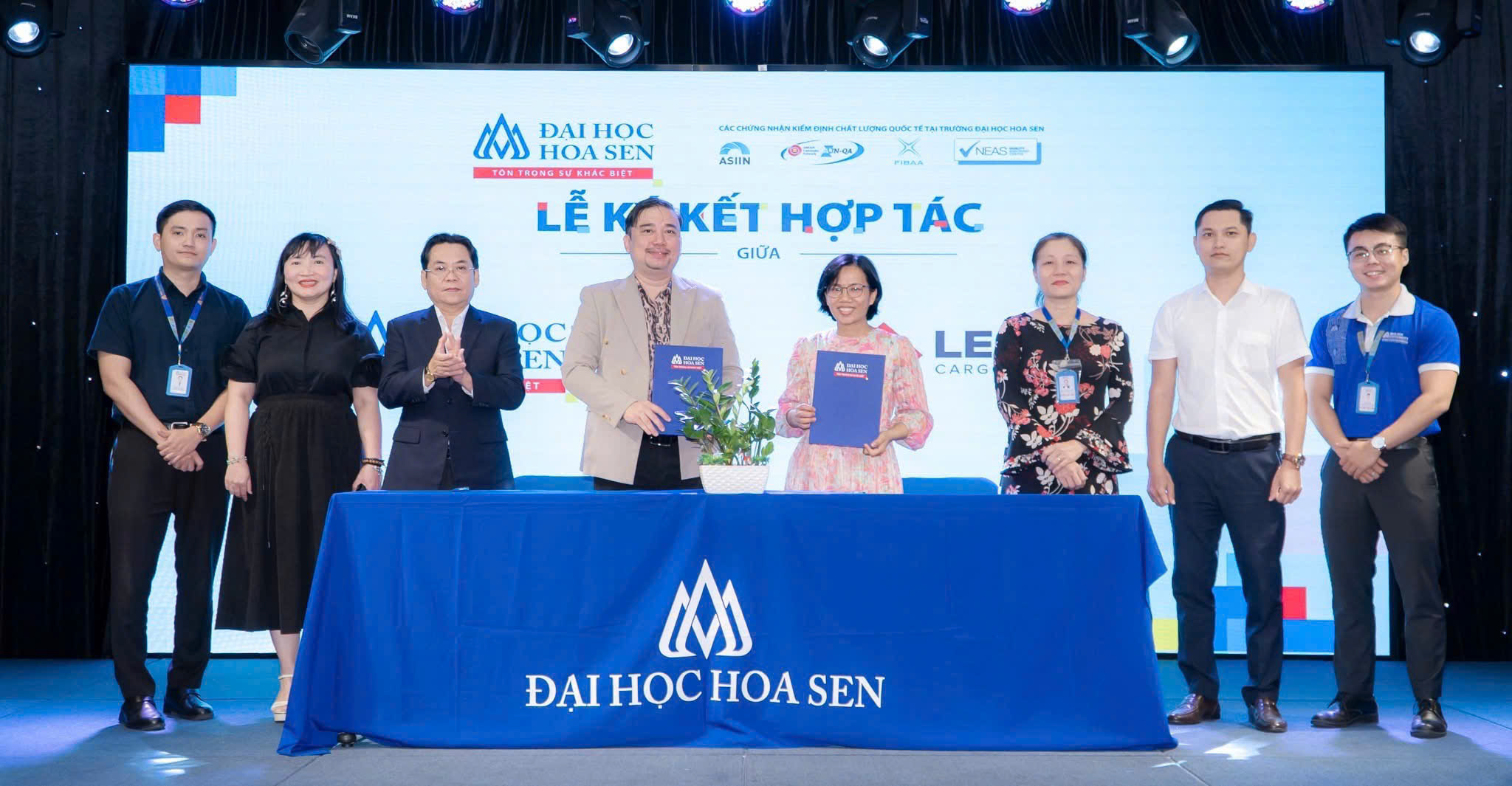 fdba332f26bfaae1f3ae38