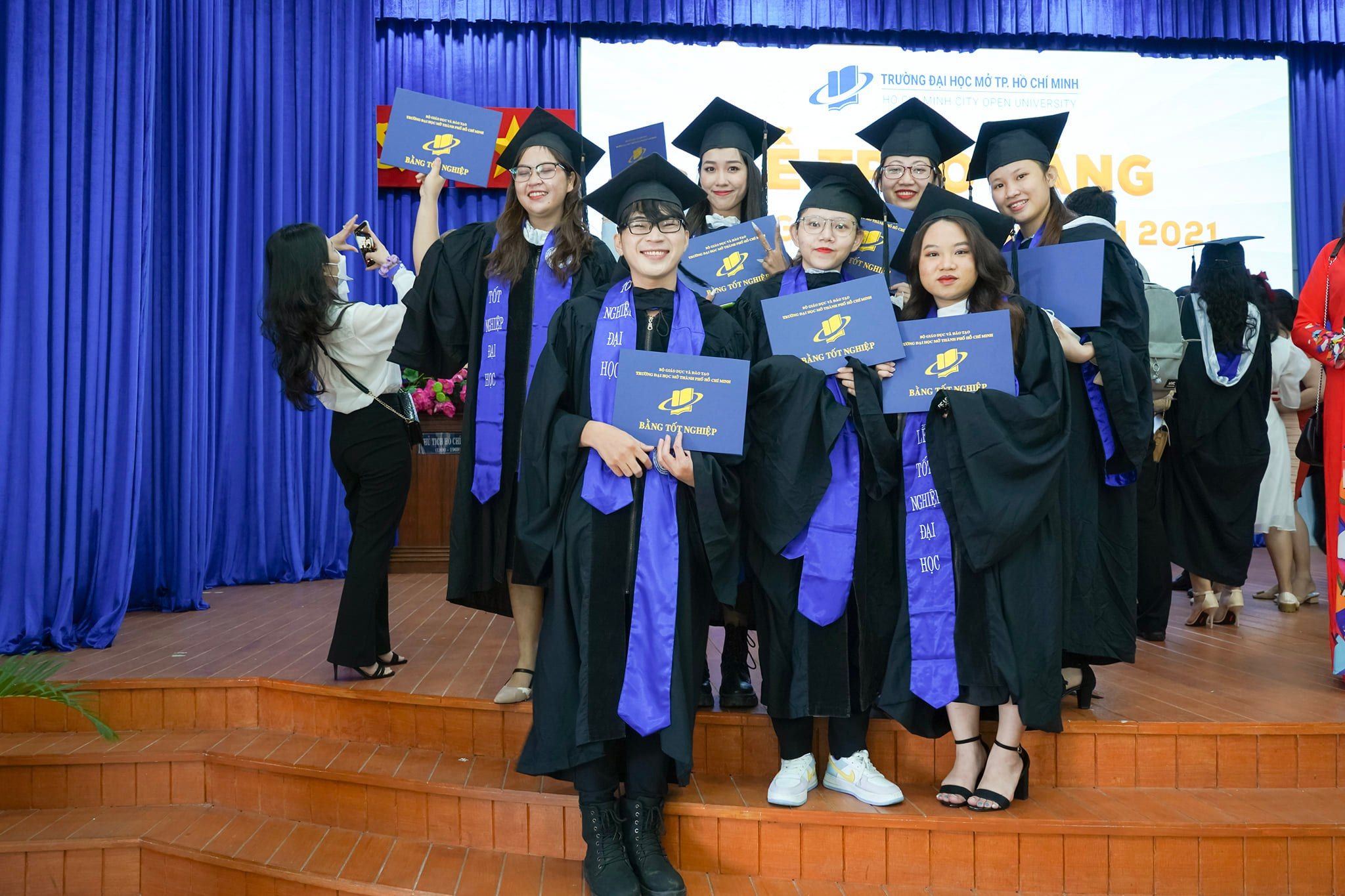 Khảo sát nhu cầu việc làm của sinh viên năm cuối và khảo sát sinh viên trước tốt nghiệp năm 2022.