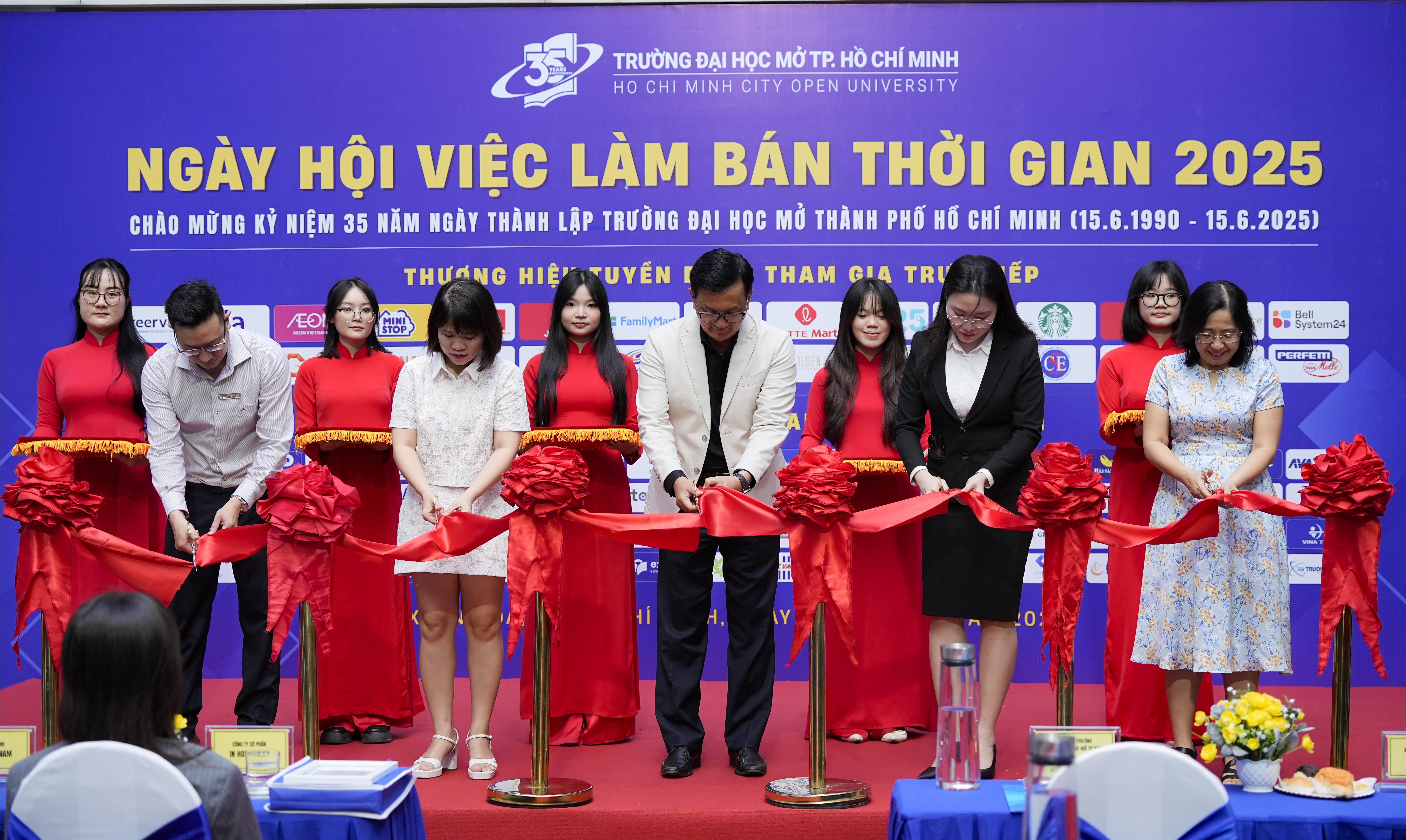Trường Đại học Mở Thành phố Hồ Chí Minh khai mạc Ngày hội việc làm bán thời gian lần VIII - kết nối hàng ngàn cơ hội việc làm dịp cuối năm 2025, đầu năm 2026