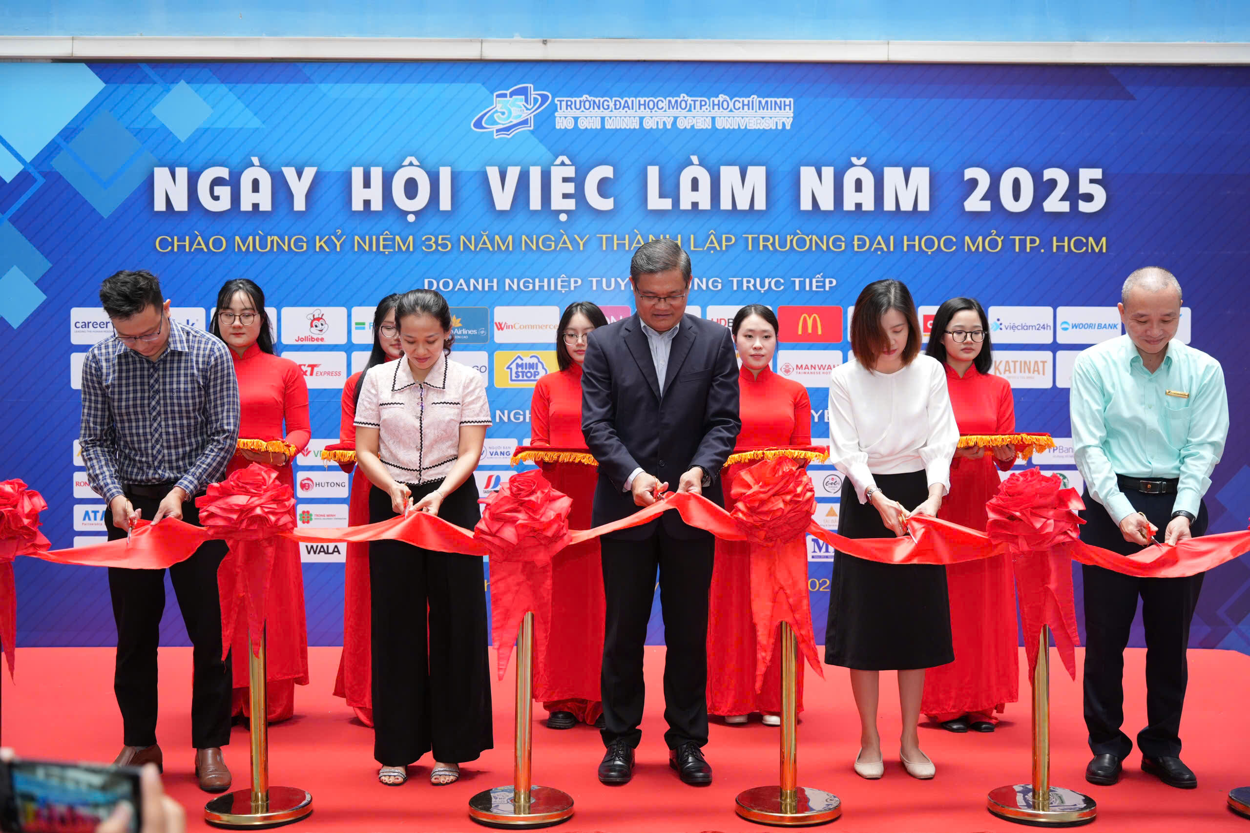 Bế mạc Ngày hội việc làm - HCMCOU Job Fair sáng Chủ Nhật ngày 20/7/2025 