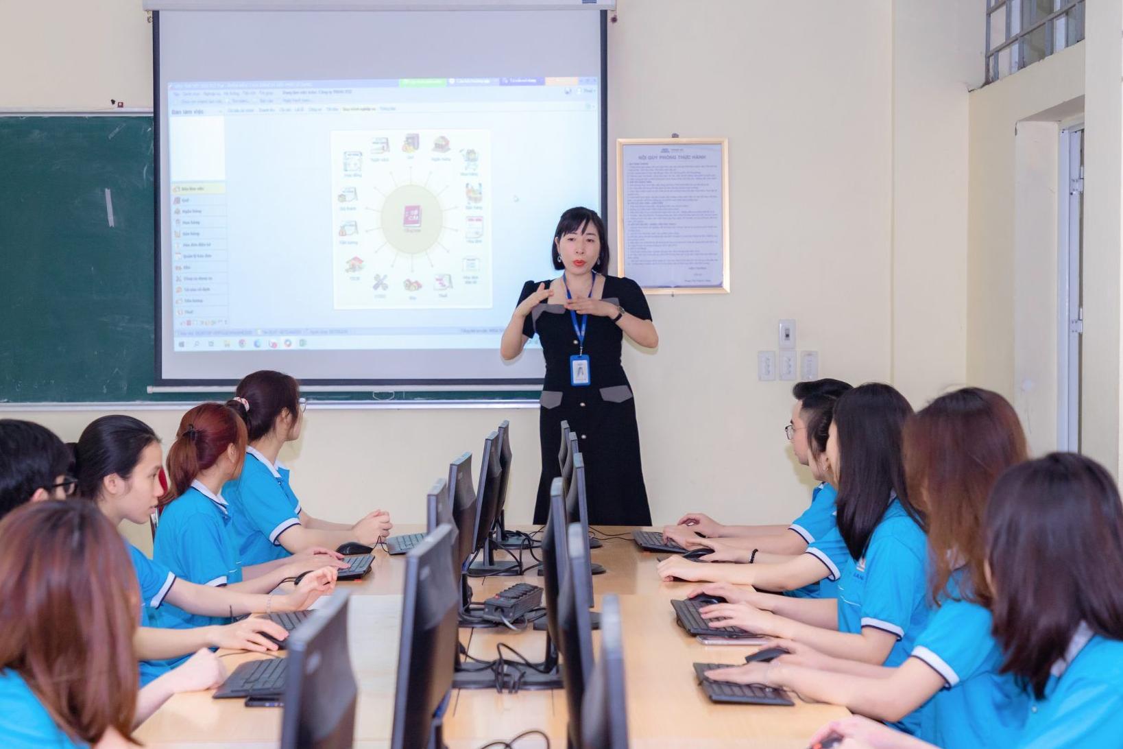 VIỆC LÀM RỘNG MỞ CHO SINH VIÊN NGÀNH KINH TẾ TRONG KỶ NGUYÊN SỐ