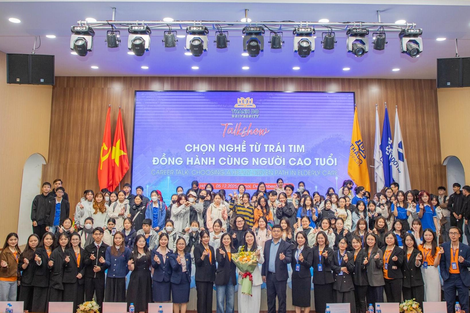 ✨ DIEN HONG TALKSHOW – CAREER ORIENTATION IN NURSING FOR MEDICAL AND PHARMACY STUDENTS ✨