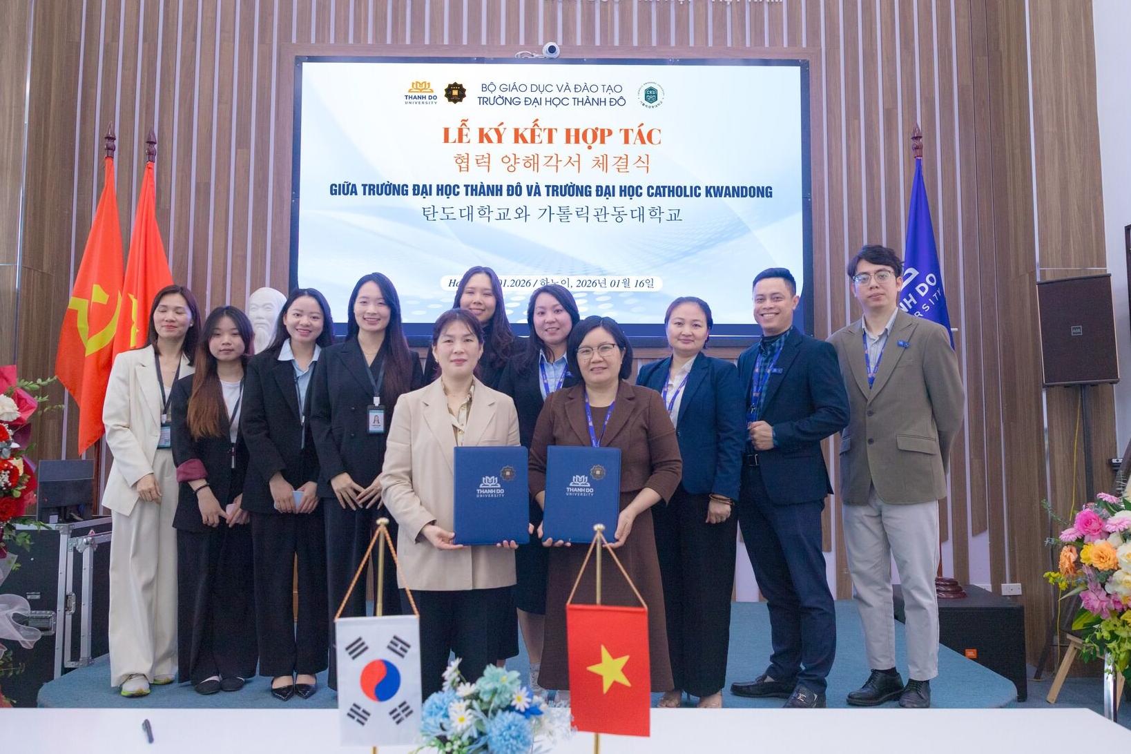  TRƯỜNG ĐẠI HỌC THÀNH ĐÔ KÝ KẾT HỢP TÁC VỚI TRƯỜNG ĐẠI HỌC CATHOLIC KWANDONG (HÀN QUỐC)