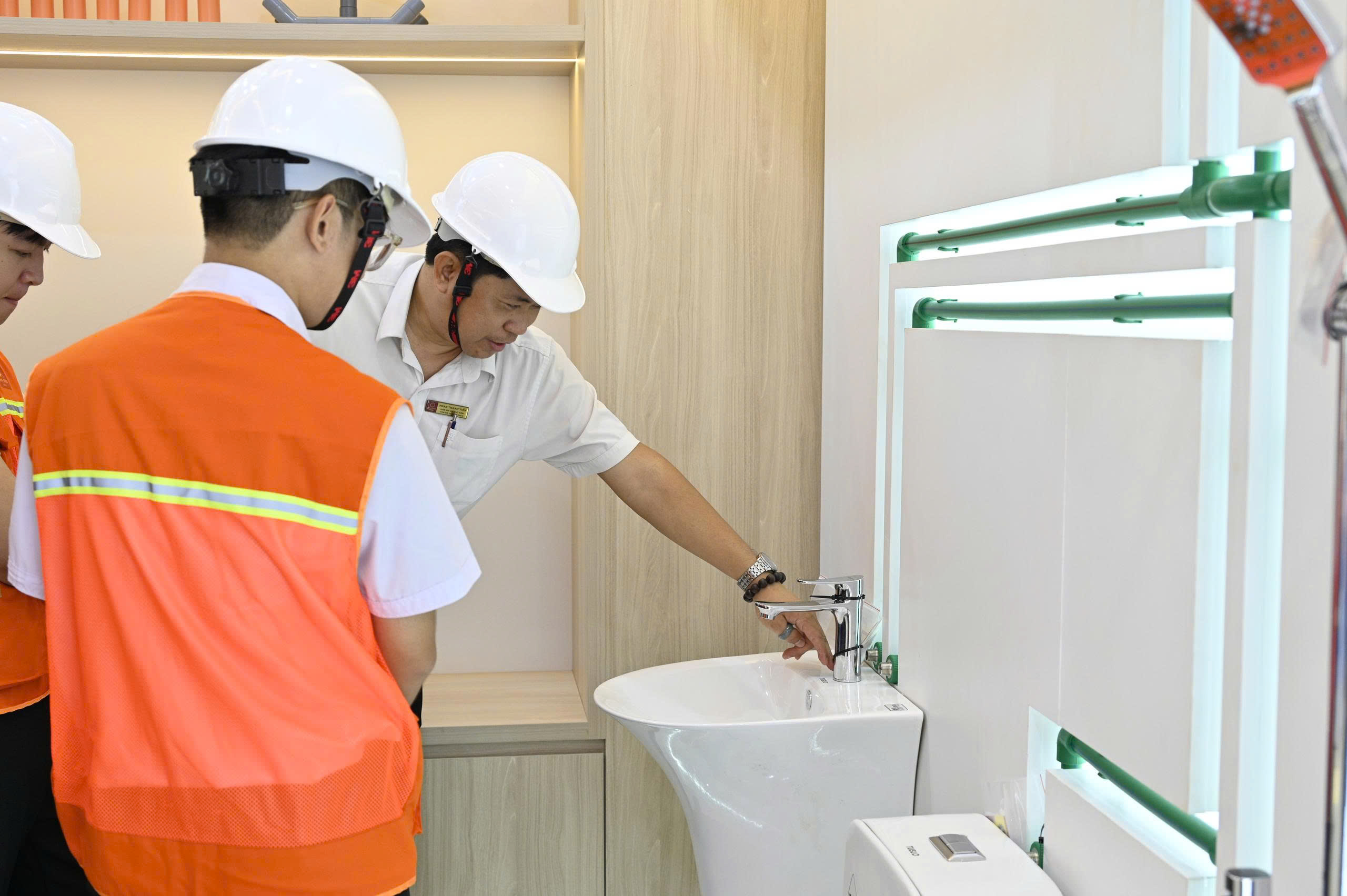 19210468618448668889