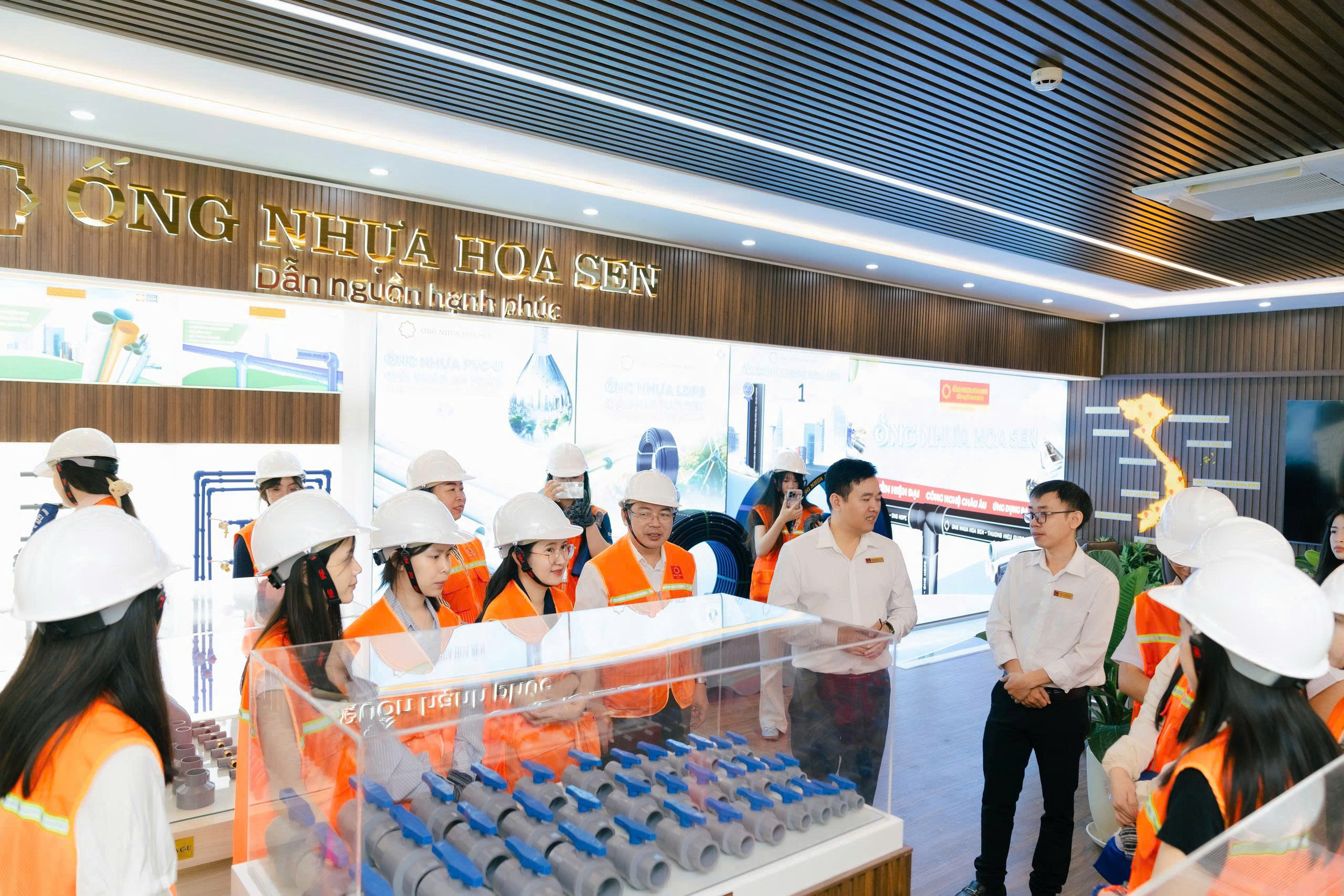 458278954119702281313