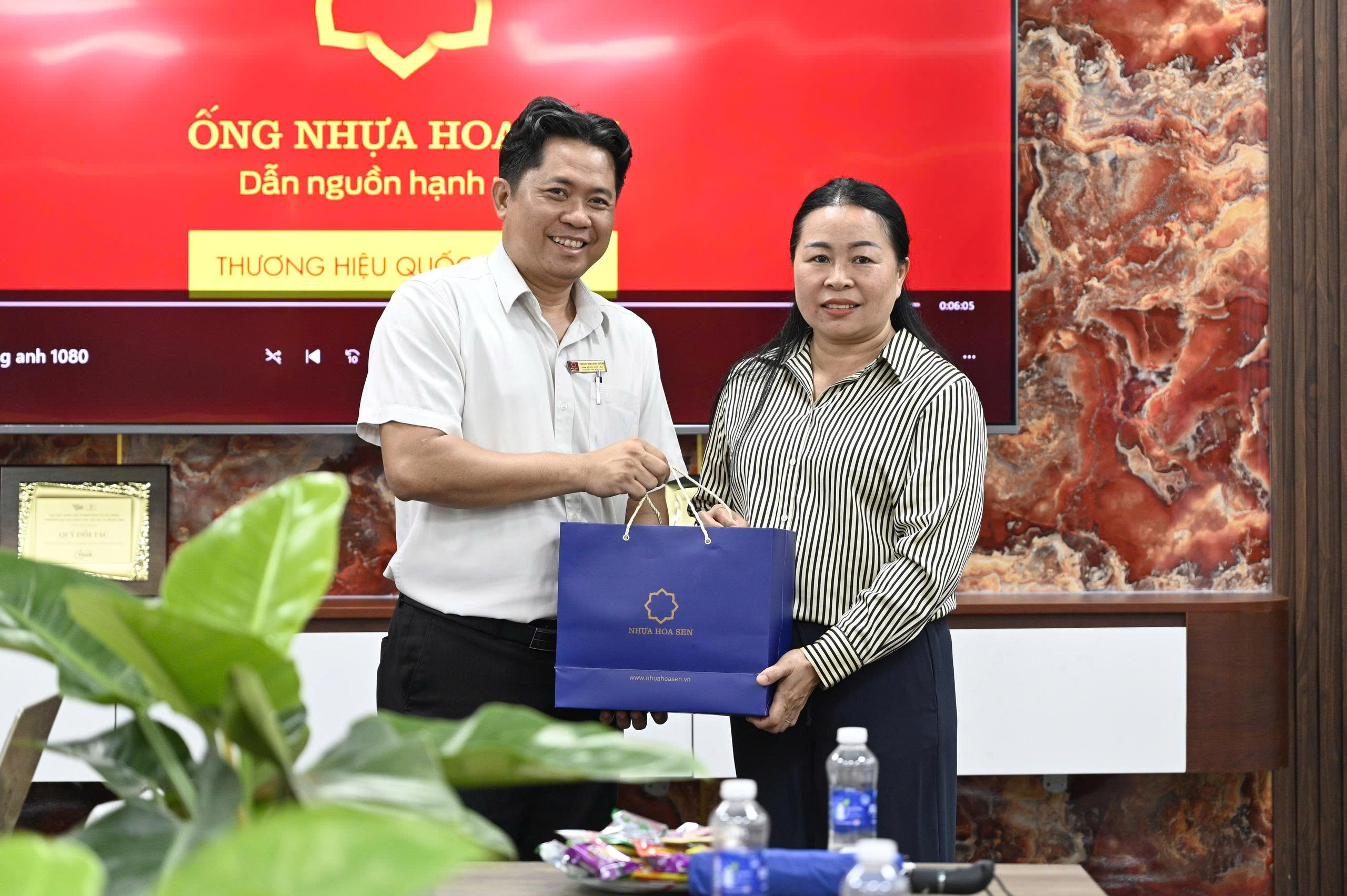 11856702855251997063