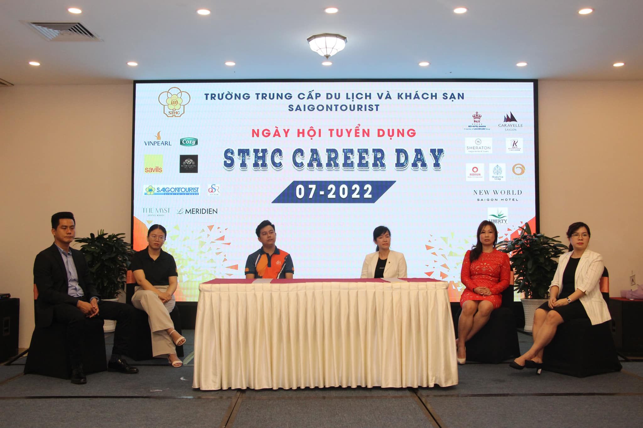 STHC CAREER DAY 2022 SÔI ĐỘNG VỚI CƠN MƯA VIỆC LÀM
