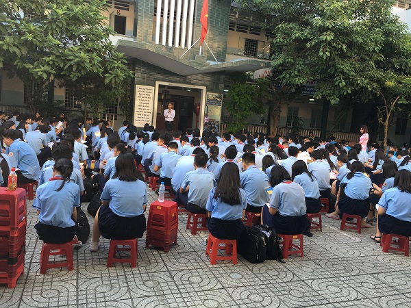 ĐỊNH HƯỚNG VIỆC LÀM CHO SINH VIÊN: XIN ĐỪNG BỎ QUÊN!