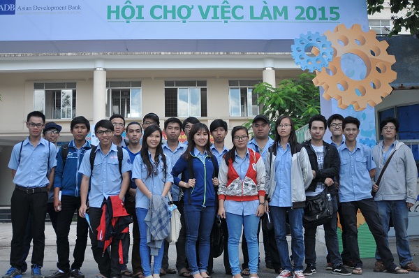 THỰC TRẠNG VIỆC LÀM CỦA SINH VIÊN TRƯỜNG NGHỀ SO VỚI SINH VIÊN ĐẠI HỌC