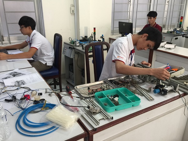CHÍNH THỨC TRIỂN KHAI CÔNG TÁC CHO KỲ THI TAY NGHỀ QUỐC GIA NĂM 2018, CHUẨN BỊ KỲ THI TAY NGHỀ ASEAN VÀ THẾ GIỚI