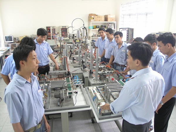 TRƯỚC CUỘC CÁCH MẠNG CÔNG NGHIỆP 4.0, CÔNG TÁC DẠY NGHỀ ĐANG ĐỨNG TRƯỚC THÁCH THỨC LỚN BUỘC PHẢI ĐỔI MỚI ĐỂ THÍCH ỨNG.