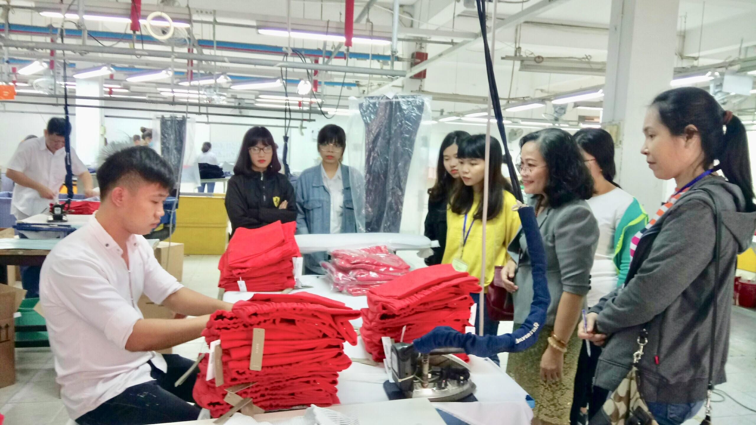 CÔNG VIỆC THIẾT KẾ RẬP, CẮT RẬP TRONG QUY TRÌNH CẮT MAY CÔNG NGHIỆP