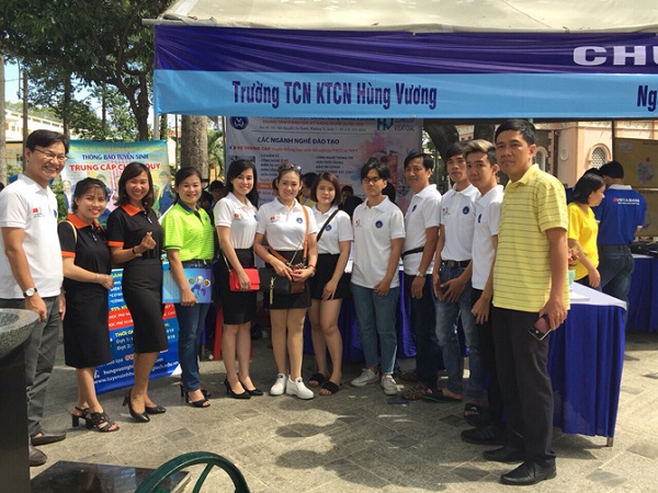 TRƯỜNG TRUNG CẤP NGHỀ KỸ THUẬT CÔNG NGHỆ HÙNG VƯƠNG THAM GIA THÁNG CÔNG NHÂN NĂM 2018