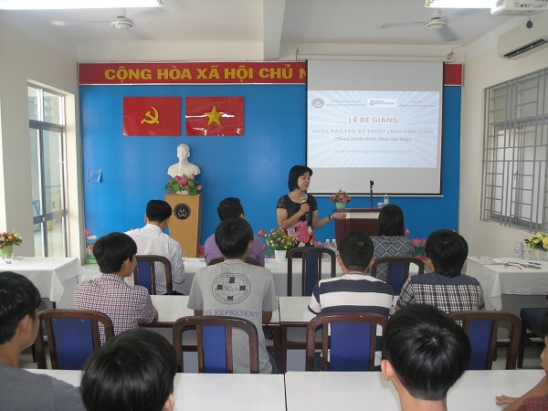 TRƯỜNG TCN KỸ THUẬT CÔNG NGHỆ HÙNG VƯƠNG TỔ CHỨC BỒI DƯỠNG, NÂNG BẬC THỢ CHO CÔNG NHÂN, NGƯỜI LAO ĐỘNG NĂM 2018