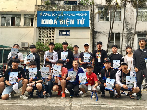 TRƯỜNG TCN KTCN HÙNG VƯƠNG TIẾP ĐOÀN THAM QUAN CỦA TRƯỜNG TRUNG HỌC HAE-UN-DAE( HÀN QUỐC)