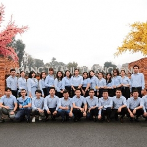 Đoàn thanh niên VBI Thăng Long dâng hương tại khu di tích Hoàng thành Thăng Long